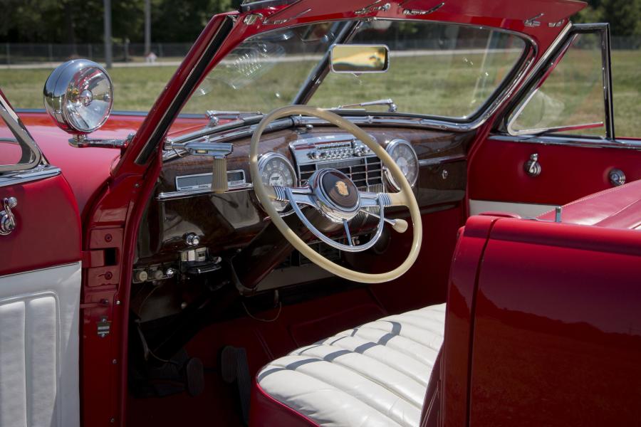 Интерьер Cadillac Series 62 Convertible Sedan (6229D) 1941 года  (фото 17 из 51)
